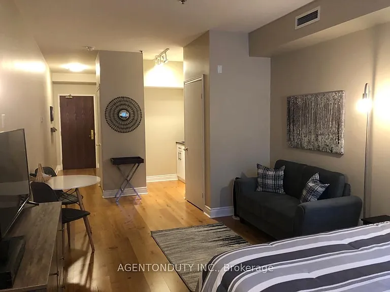 73 Richmond St W #404 — Photo 5