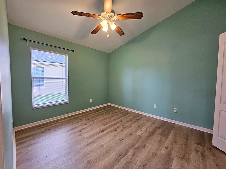 15230 Markham Dr — Photo 8