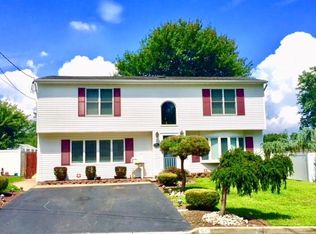 67 Pinetree Dr, Parlin, NJ 08859