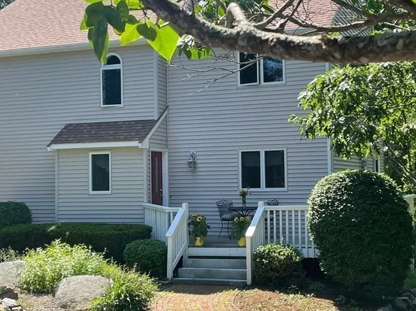 14 Woodbury Ln, Rockport, MA 01966