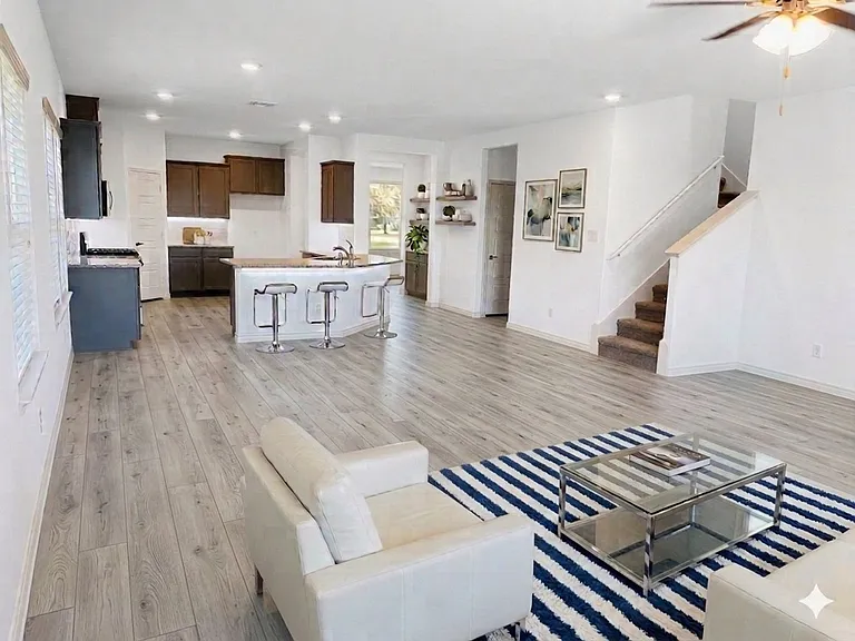 6334 Yorkdale St — Photo 2