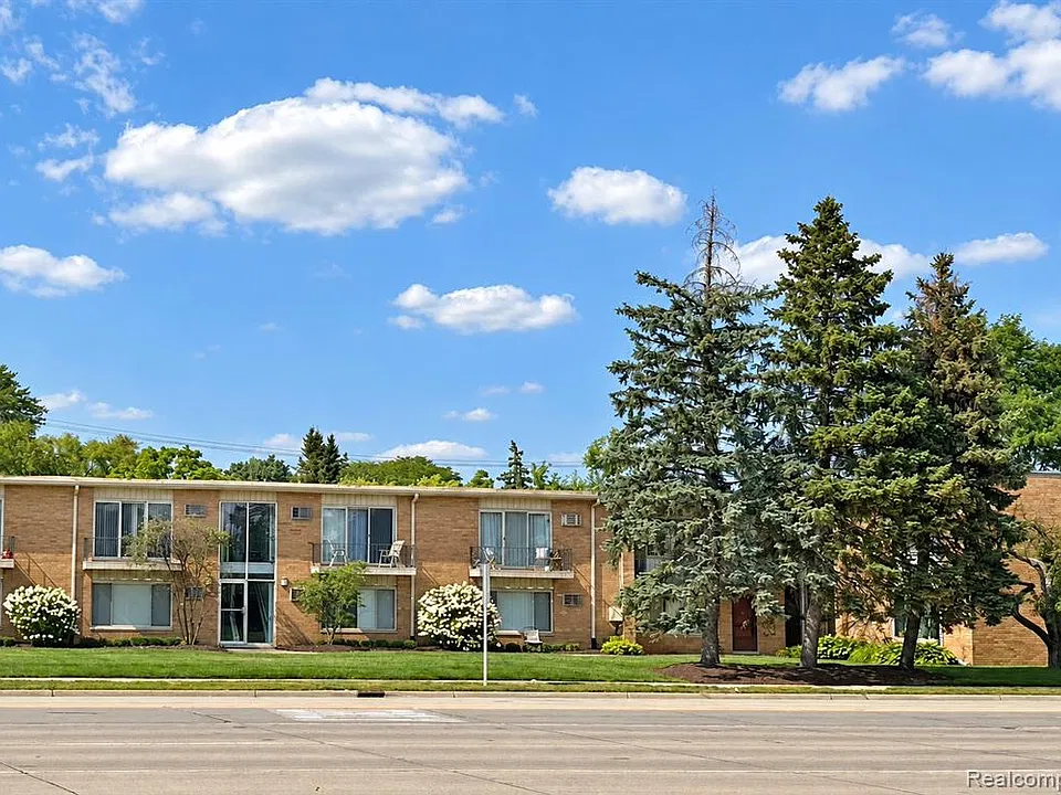 2859 E Maple Rd #15