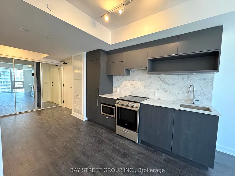 100 Queen St E #2815 — Photo 3