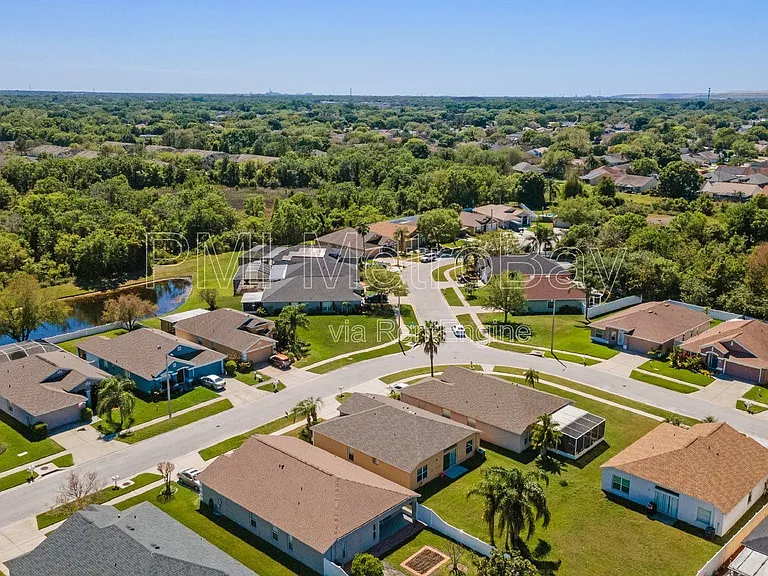 1010 Summer Breeze Dr — Photo 44