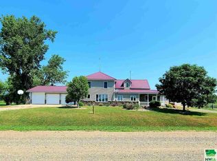 3220 290th St, Hull, IA 51239