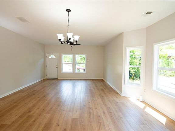 5th image of 119 Jackson St