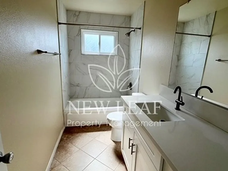 2714 W 9th St — Photo 15