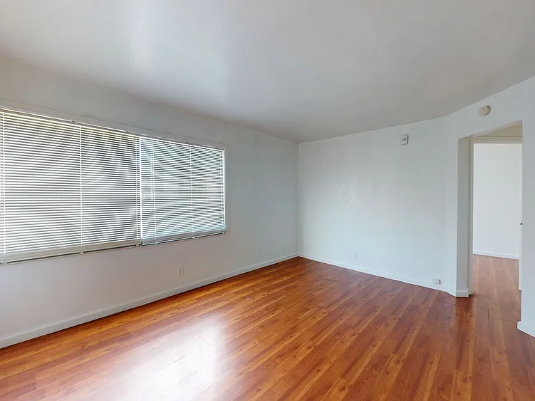 2515 10th ave — Photo 149