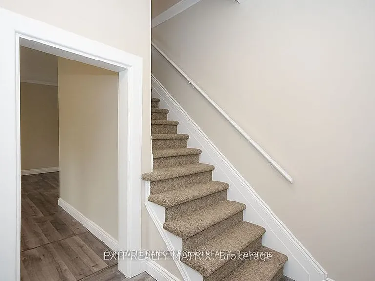 1429 Meadow Dr #2 — Photo 4