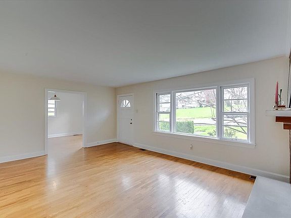 5th image of 135 Beaumont Ave