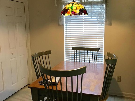 5th image of 3283 ABBEYFIELD Drive E