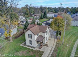 890 N Leroy St, Fenton, MI 48430