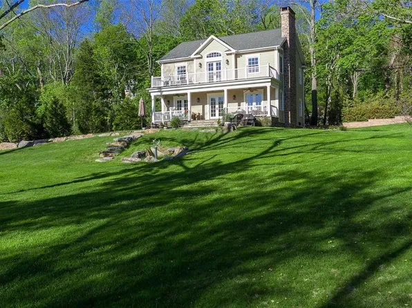 470 River Rd, Saint James, NY 11780