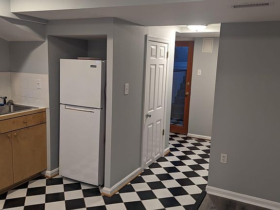 3rd image of 1708 S Monroe St Floor 1