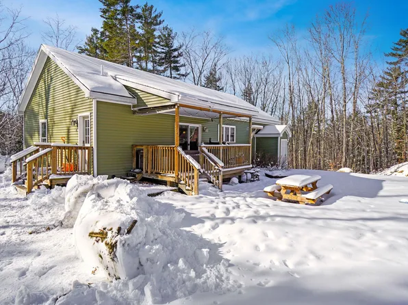 8 Slippery Way, Raymond, ME 04071