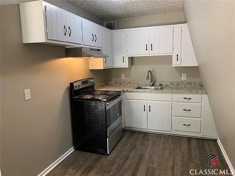 535 Freeman Dr — Photo 3