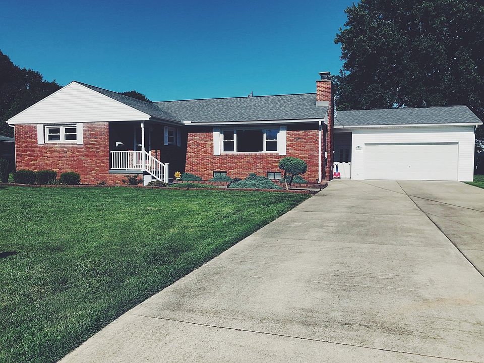 1st image of 818 Boulevard Dr