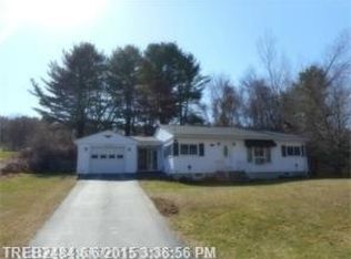 579 Riverside Dr, Auburn, ME 04210