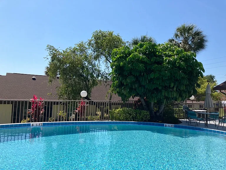1341 Azalea Dr #1 — Photo 31