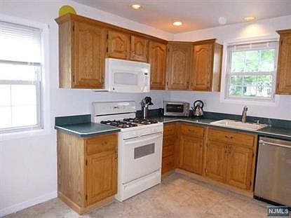 3rd image of 78 Lakewood Ter