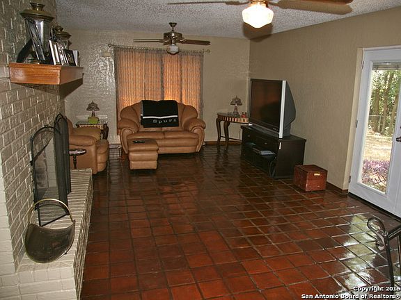 4th image of 102 Spanish Oak St