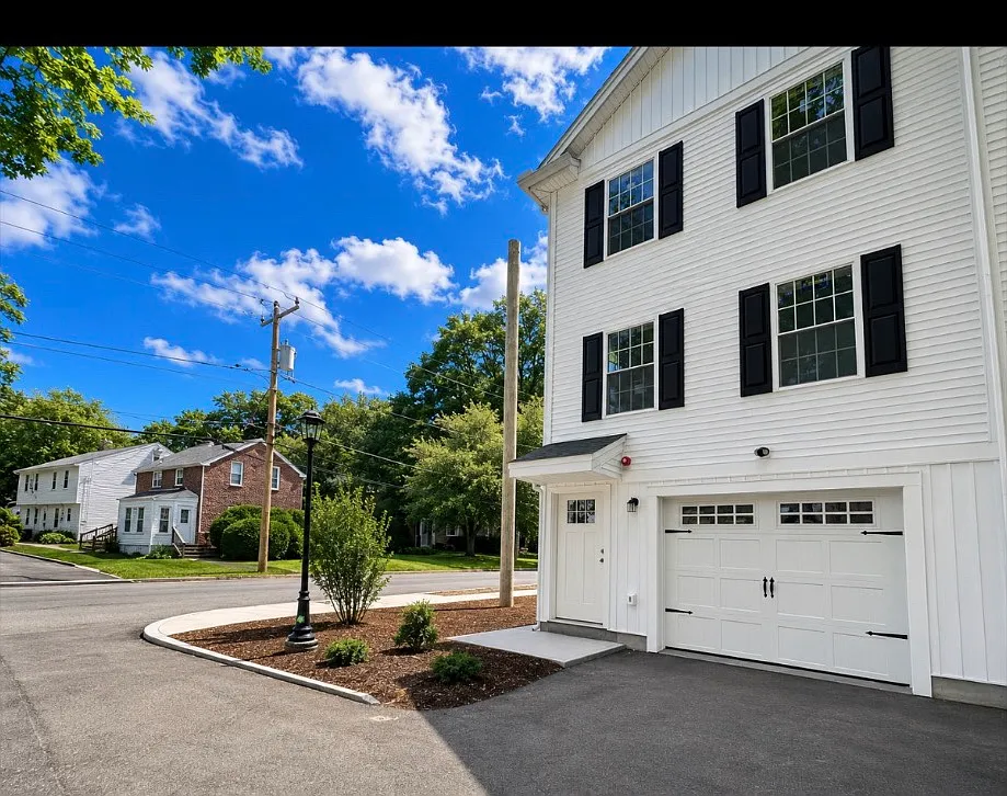 2 bed, 1.5 bath, $2,895 — Photo 1
