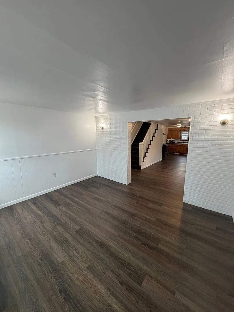 121 Cinder Street — Photo 2