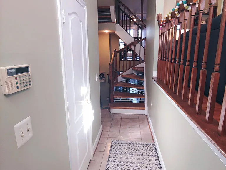 8013 Merry Oaks Ct — Photo 2