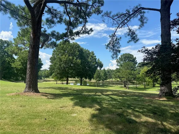 2468 E Sweetbriar Dr, Fayetteville, AR 72703