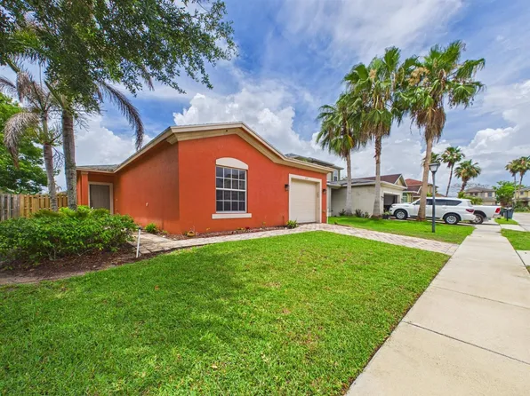 157 Blue Grotto Dr, Fort Pierce, FL 34945