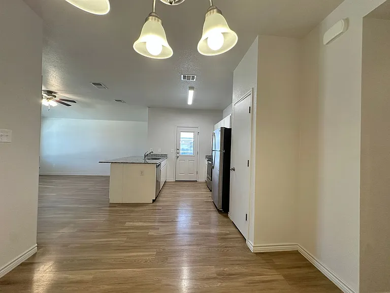 1813 Clovis Dr — Photo 16