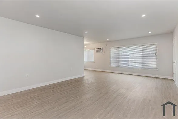 5036 Coliseum St #5 — Photo 2