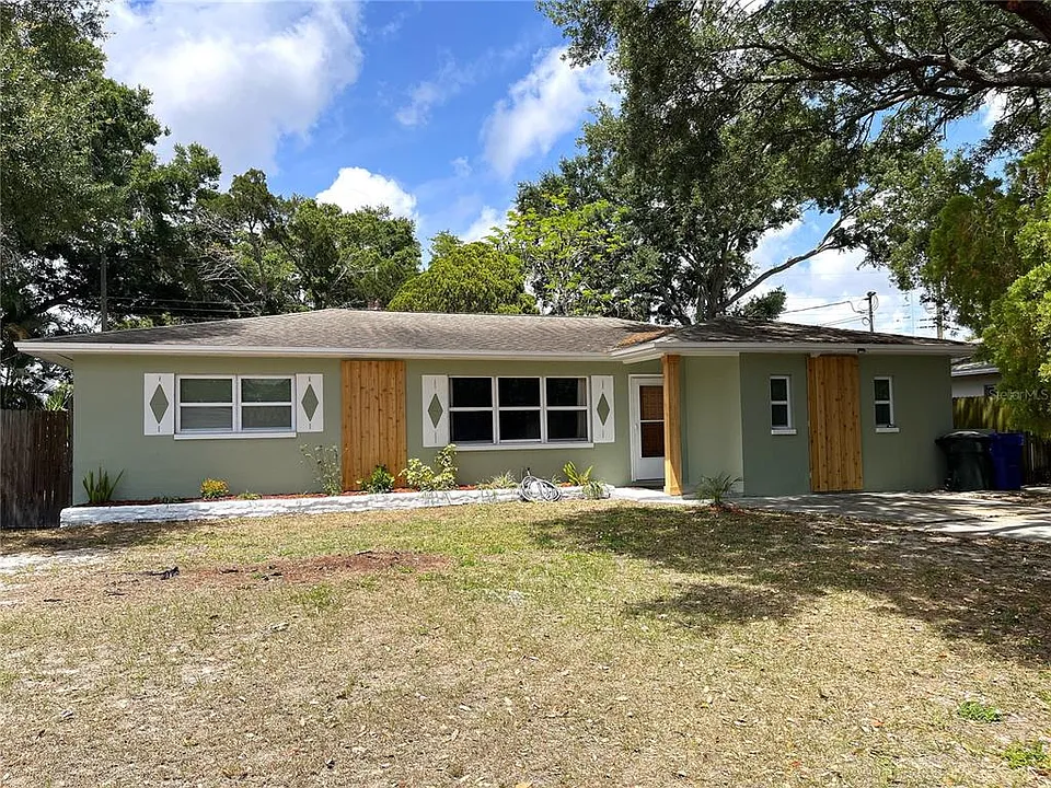 N Lotus Dr