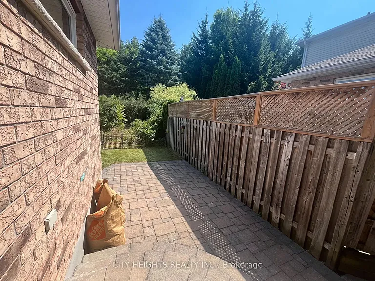 555 Grasslands Ct — Photo 2