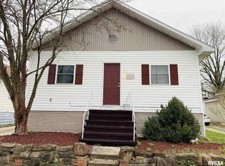 2112 Saline Ave, Eldorado, IL 62930