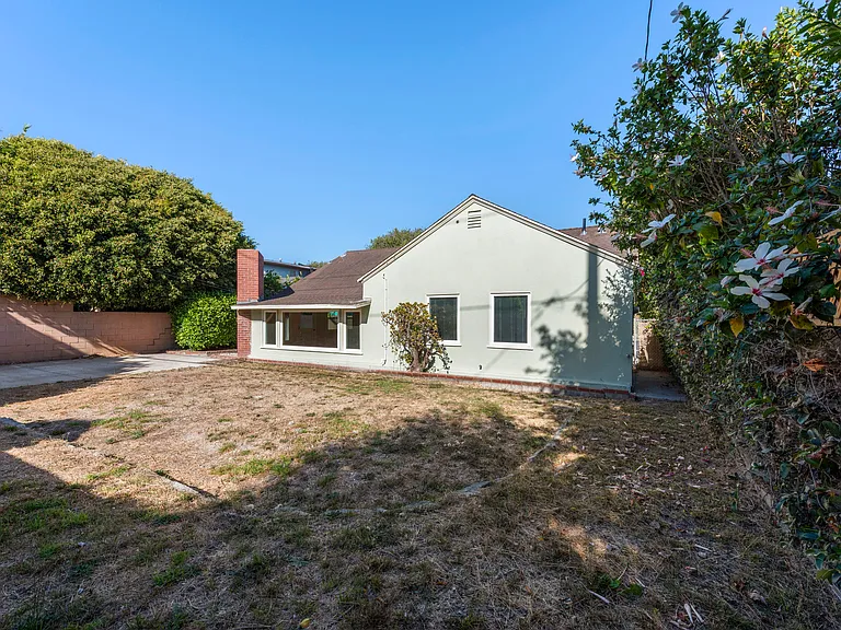 301 Frances St — Photo 26