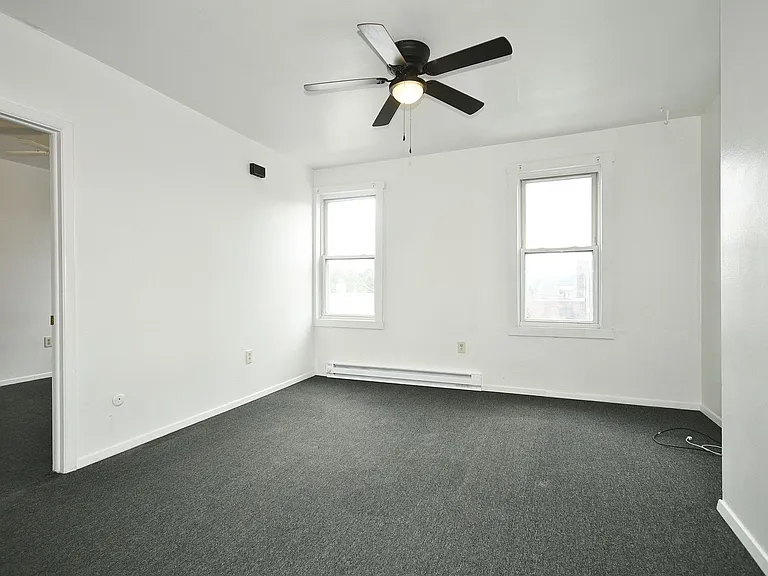 105 Ella St — Photo 6
