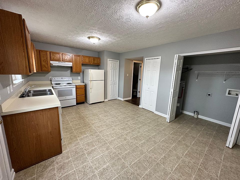 1st image of 932 Altamont Ct #3