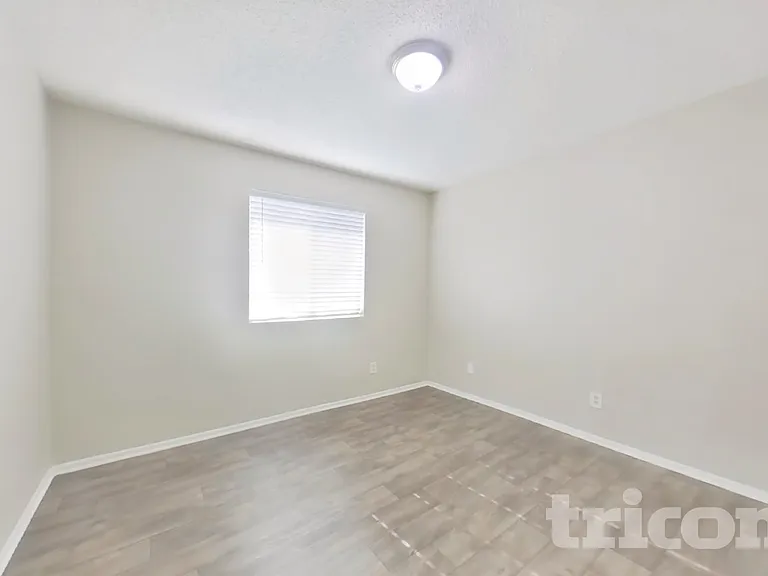7805 W Cora Ln — Photo 13