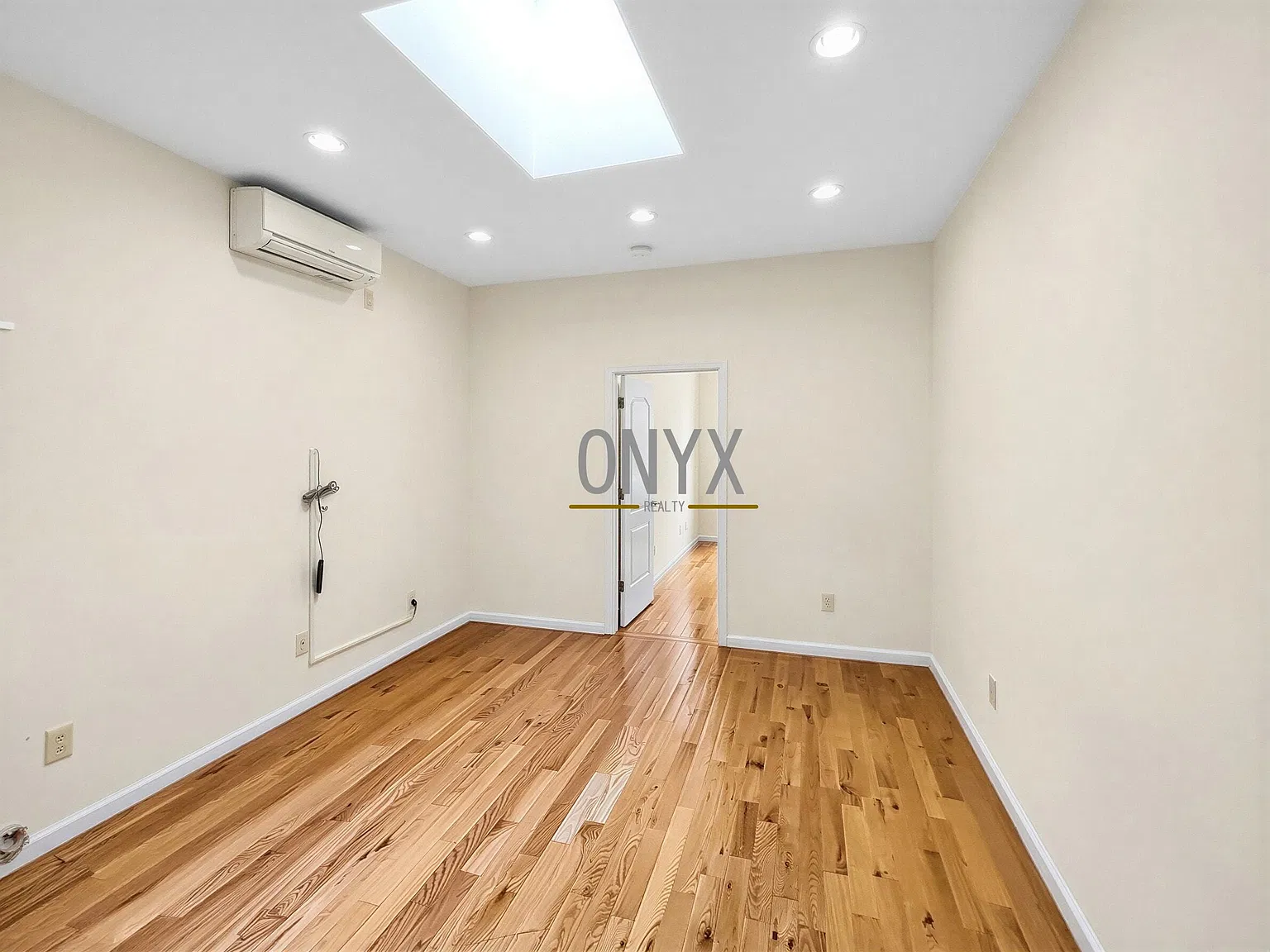 3 bed, 1.5 bath, 950 sqft, $3,099 — Photo 4