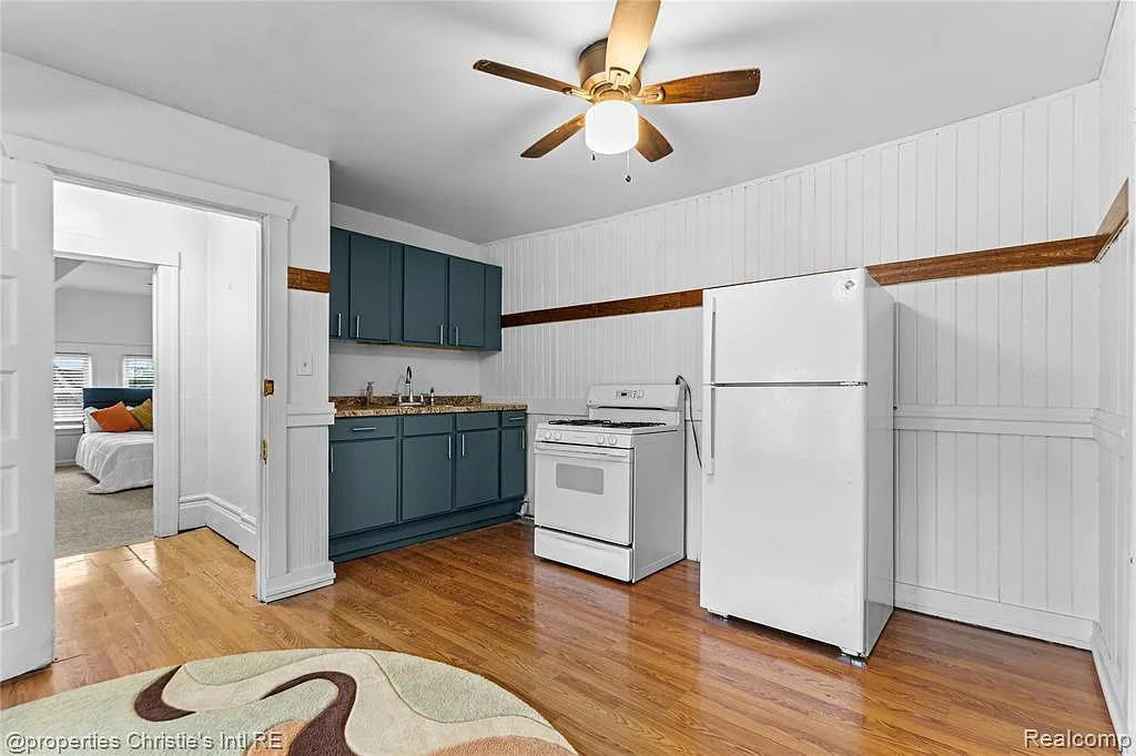 3 bed, 1.0 bath, 1200 sqft, $1,310 — Photo 3