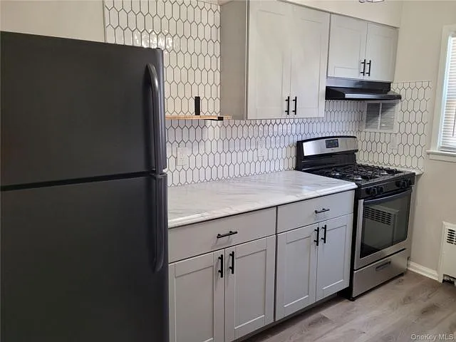 2 bed, 1.0 bath, 1100 sqft, $2,750 — Photo 2