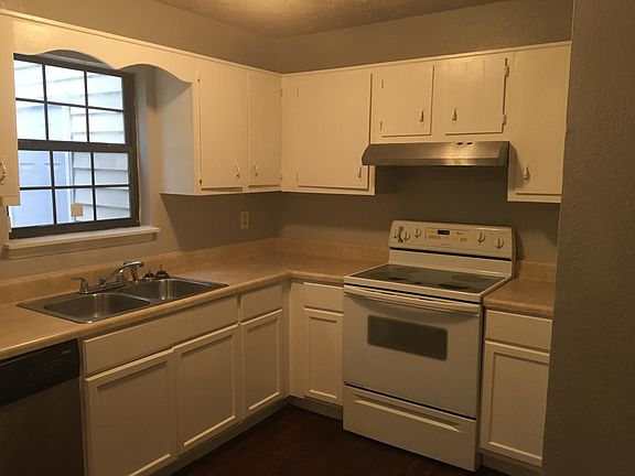 Kitchen - electric oven/range