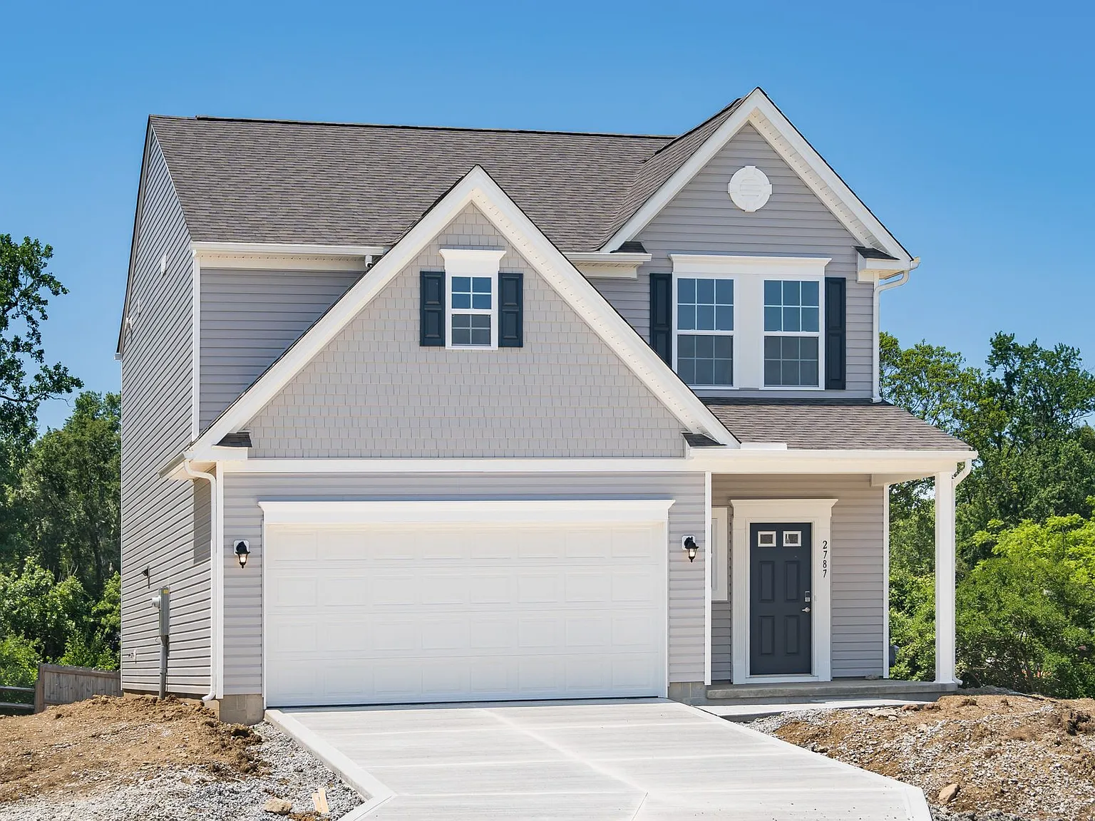 4 bed, 2.5 bath, 2026 sqft, $2,599 — Photo 2