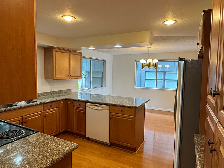 10647 Sand Point Way NE — Photo 8