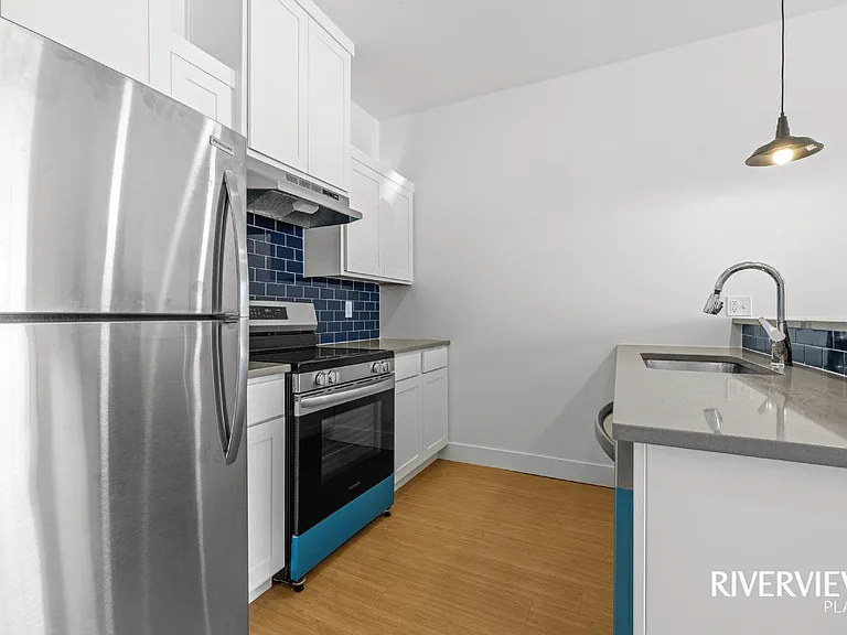 1820 Riverview Drive — Photo 11