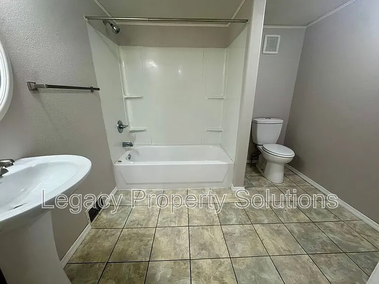 702 W Avenue A #MAIN — Photo 10