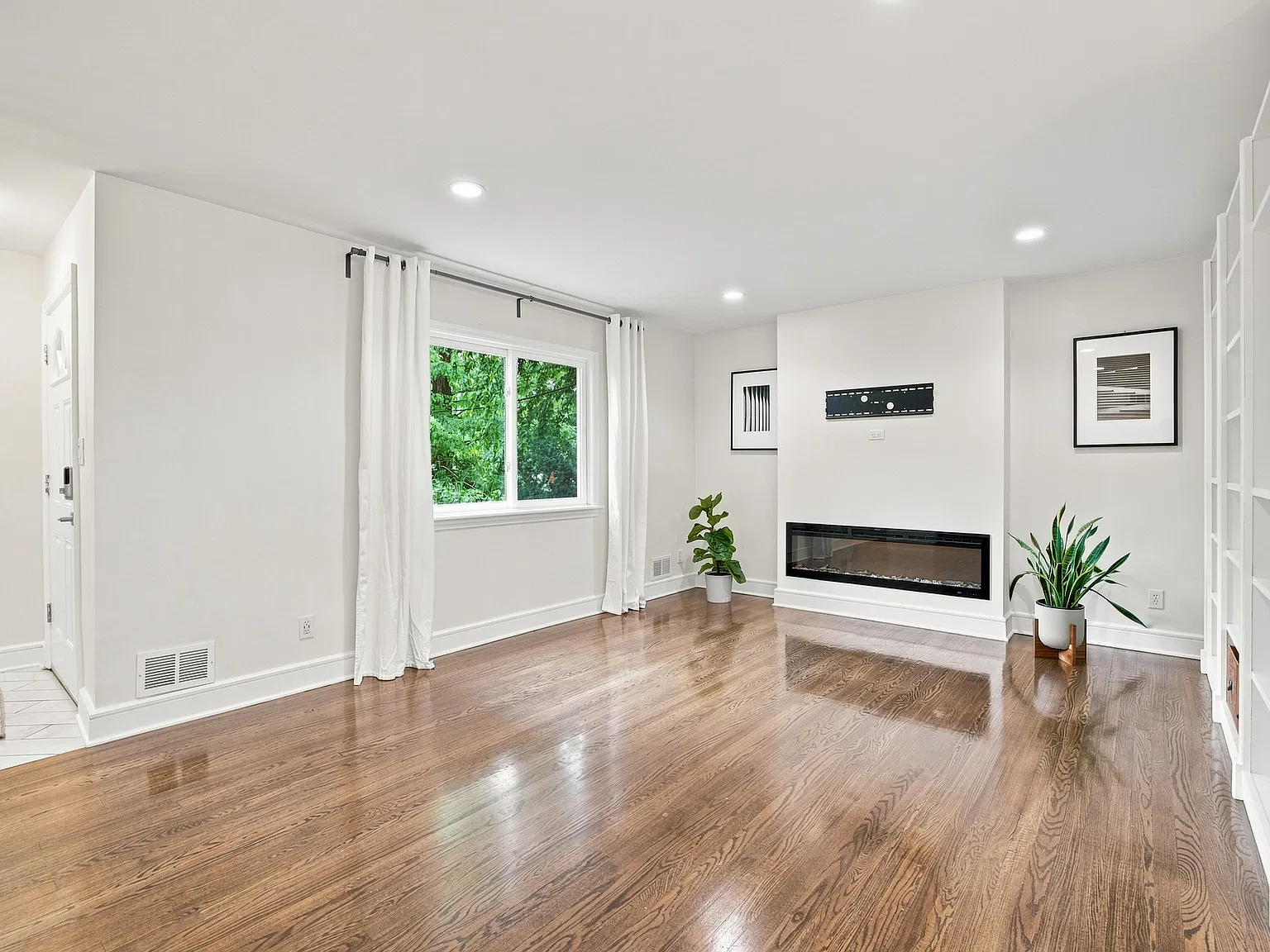 4 bed, 2000 sqft, $5,700 — Photo 4