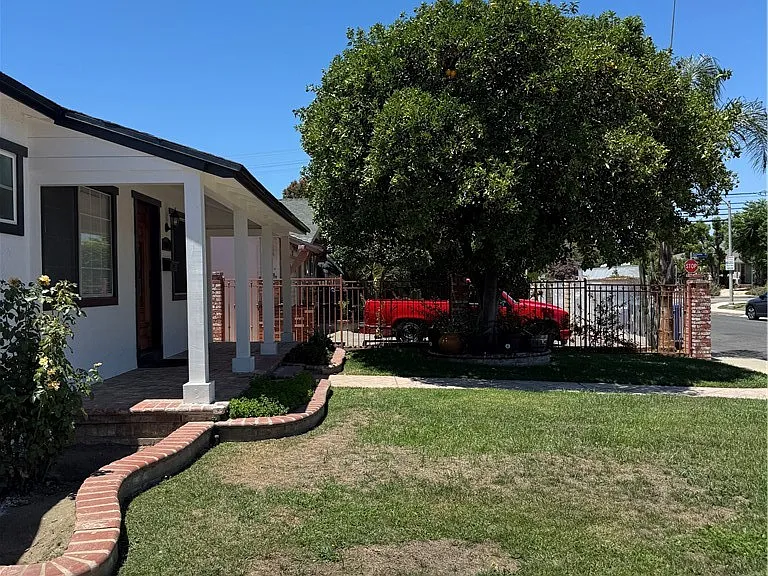 8739 Tyrone Ave — Photo 42
