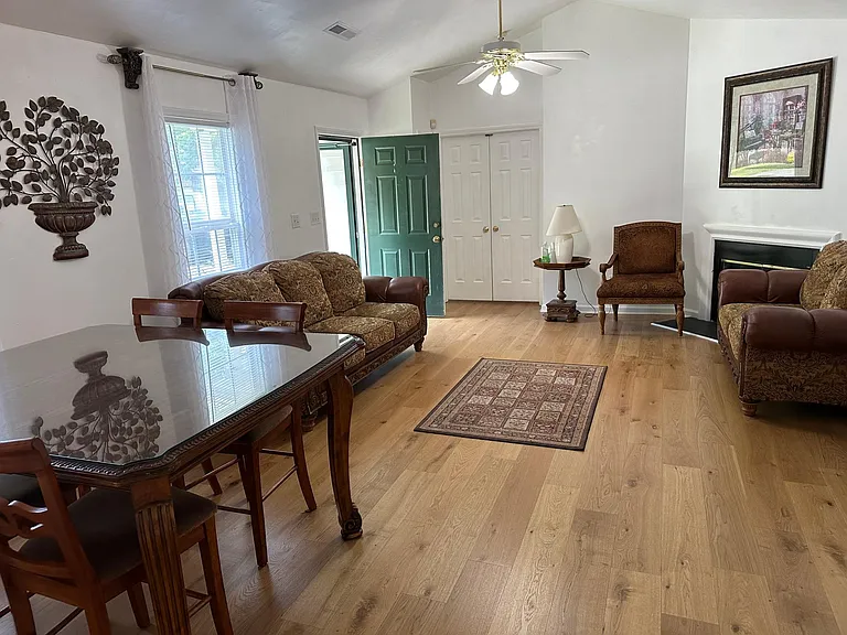4 Donnelly Ct — Photo 2
